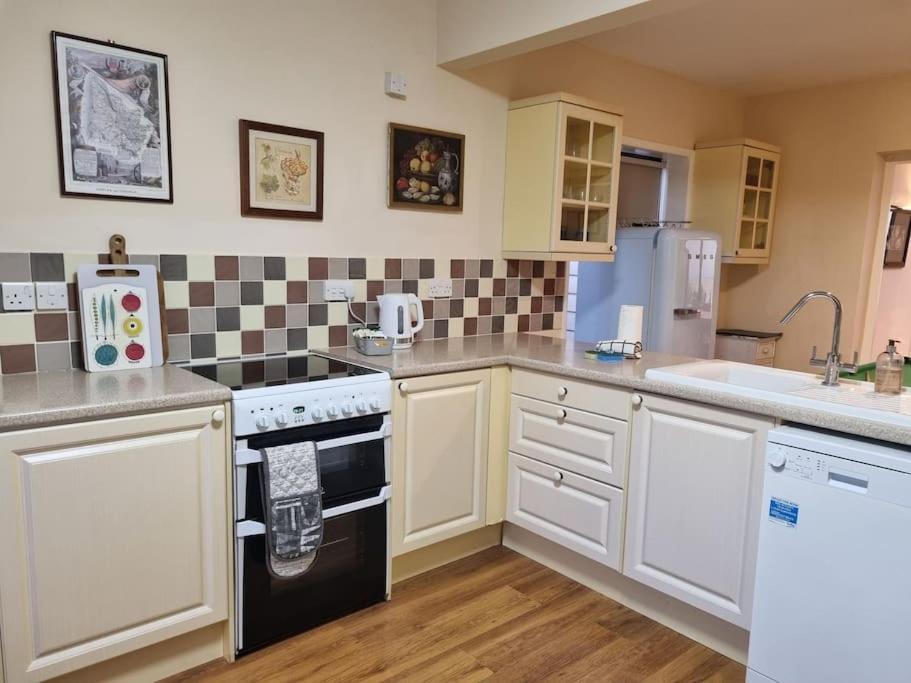 Spacious Detached Home With Beautiful Seaviews, Sleeps 6 Trimingham Kültér fotó